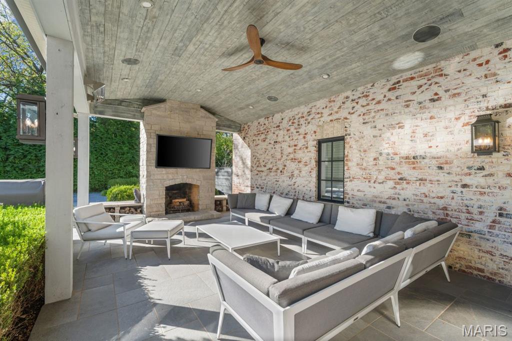 Ladue Manor - Residential