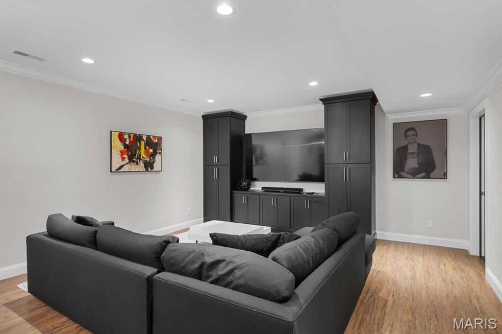 Ladue Manor - Residential