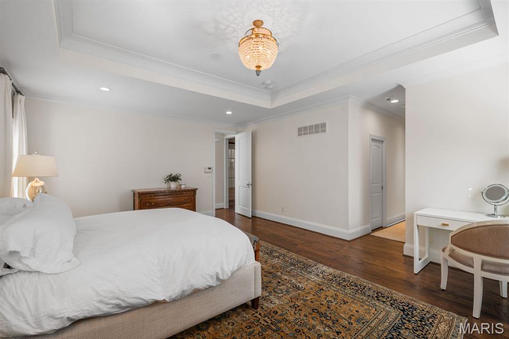 Ladue Manor - Residential