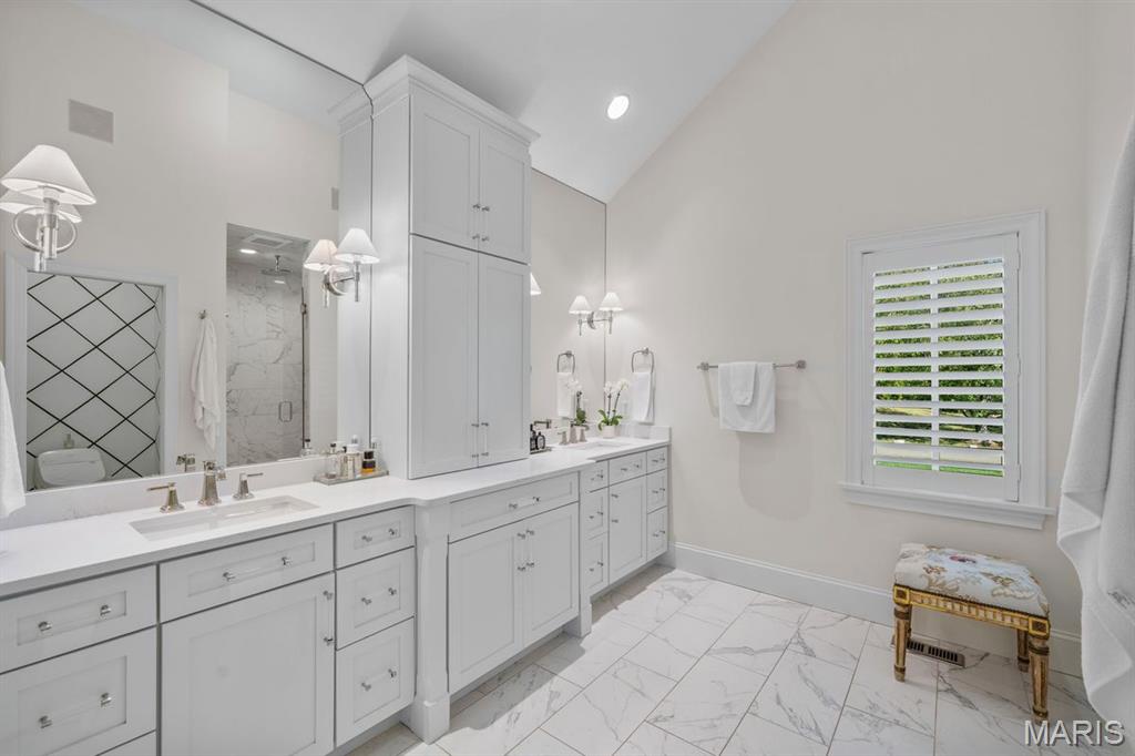 Ladue Manor - Residential