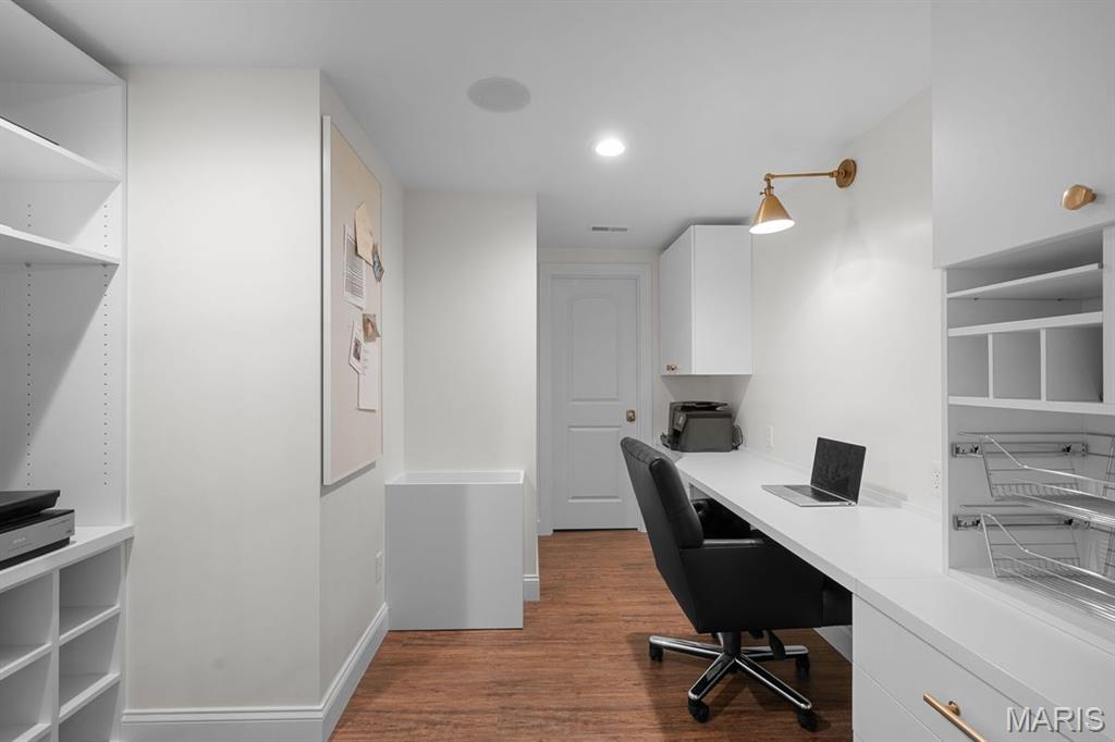 Ladue Manor - Residential