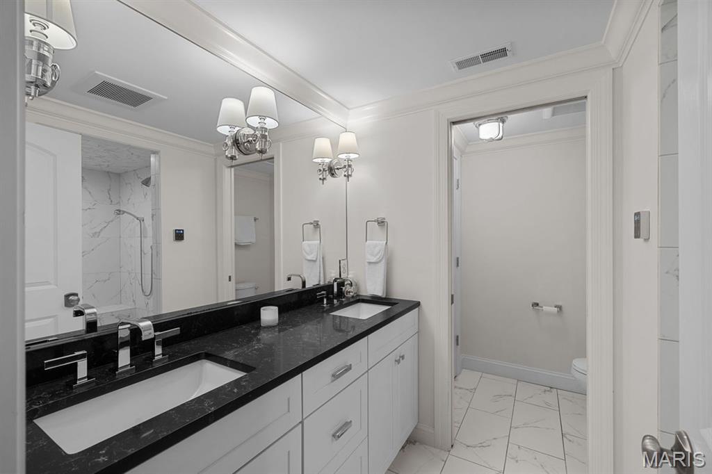 Ladue Manor - Residential