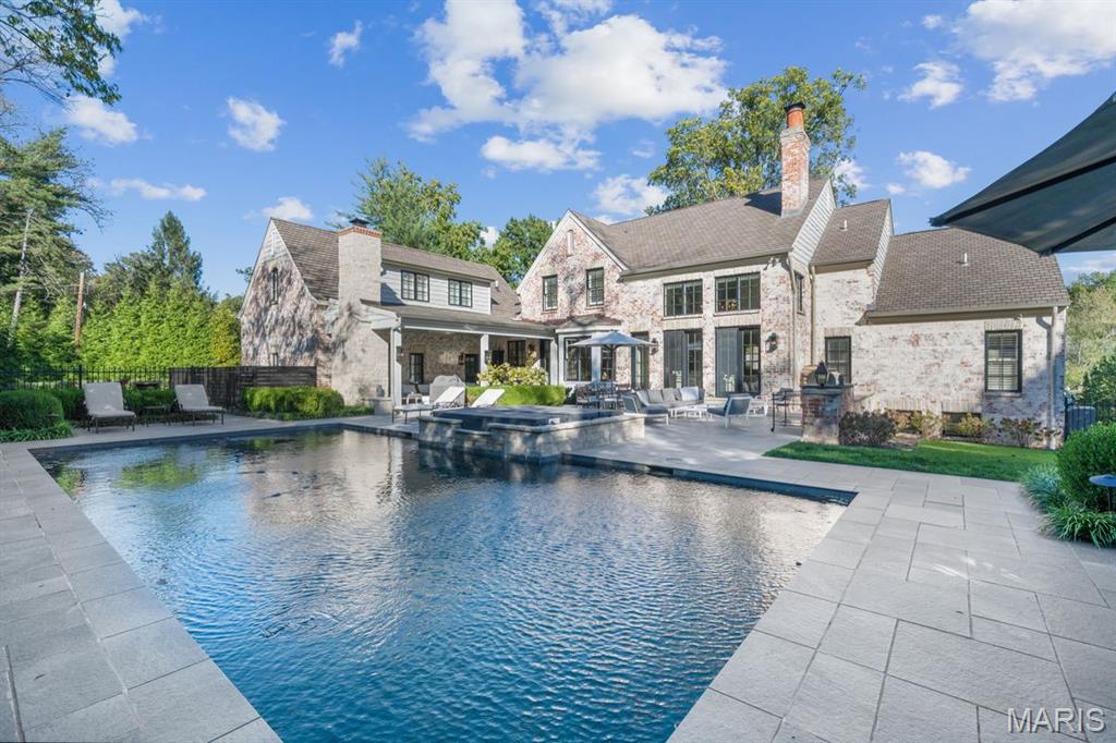 Ladue Manor - Residential
