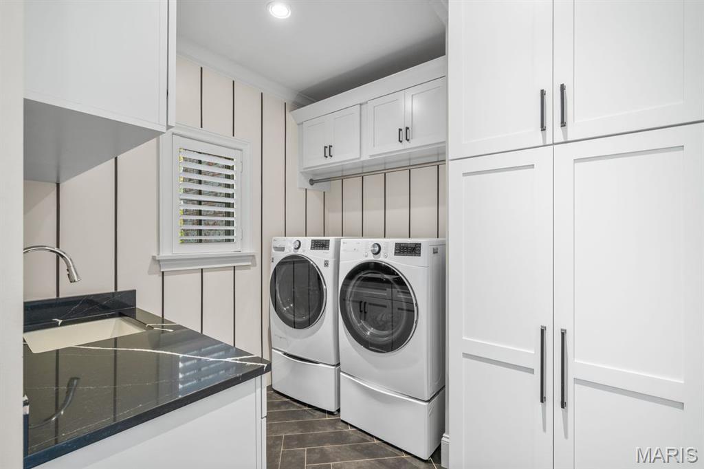 Ladue Manor - Residential