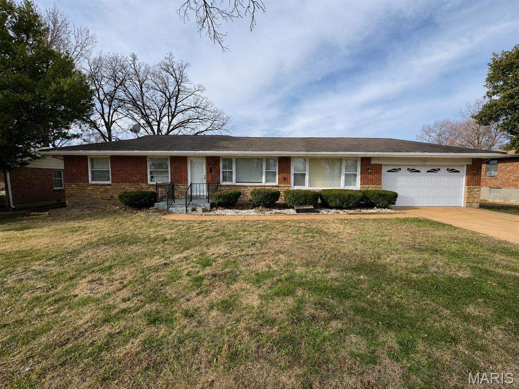 Photo 1 of 16 — 10449 Bellefontaine Road, St Louis, MO 63137