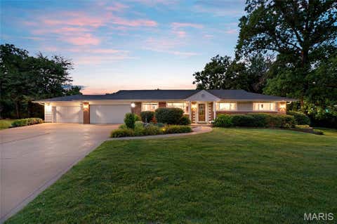 Photo of 11872 Doverhill Court, Sunset Hills, MO 63128 (MLS # 26039959)