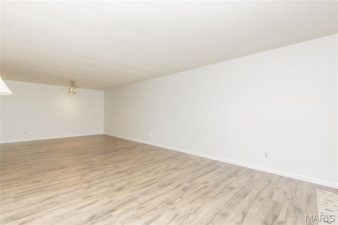 Tiny photo for 585 Coeur De Royale Drive #201, Creve Coeur, MO 63141 (MLS # 26000174)