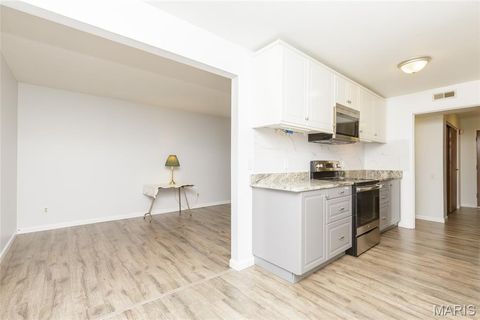 Tiny photo for 585 Coeur De Royale Drive #201, Creve Coeur, MO 63141 (MLS # 26000174)