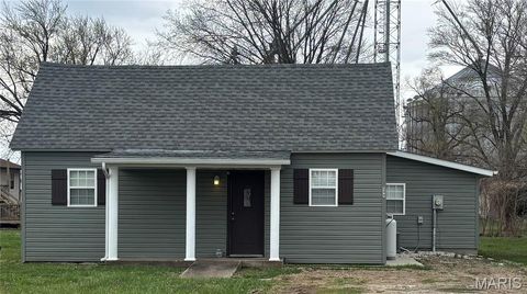 Photo of 544 W Lincoln Street, Hawk Point, MO 63349 (MLS # 26015156)