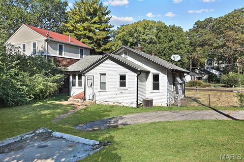 Tiny photo for 404 W Kirkham Avenue, Webster Groves, MO 63119 (MLS # 25070977)