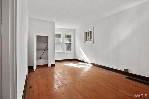 Tiny photo for 404 W Kirkham Avenue, Webster Groves, MO 63119 (MLS # 25070977)