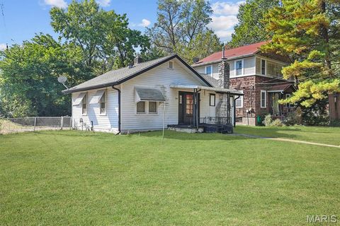 Tiny photo for 404 W Kirkham Avenue, Webster Groves, MO 63119 (MLS # 25070977)