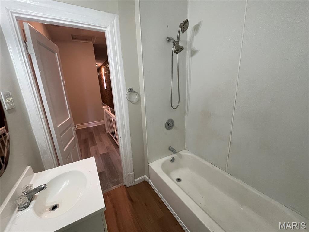 City/St Louis - Residential Income