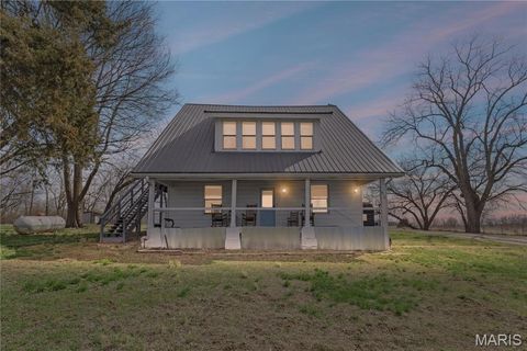 Photo of 612 N Main Street, Eolia, MO 63344 (MLS # 26015682)