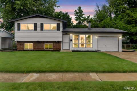 Photo of 5 Sunridge Lane, Florissant, MO 63031 (MLS # 26048471)