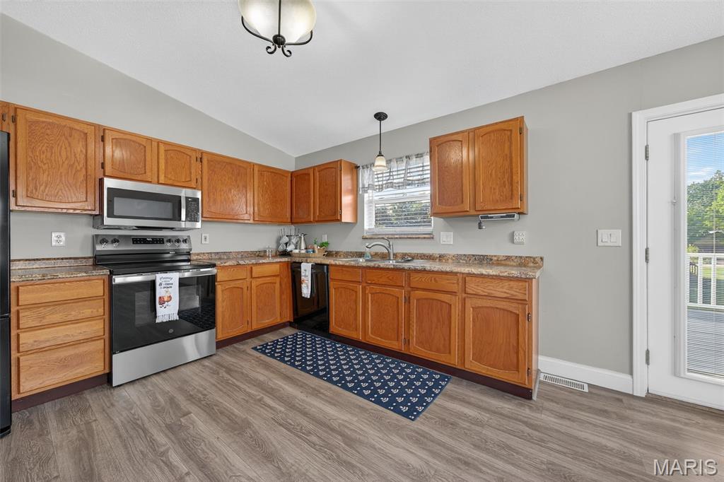 Wentzville, Missouri 63385, United States, 3 Bedrooms Bedrooms, ,3 BathroomsBathrooms,Residential,Active,194381