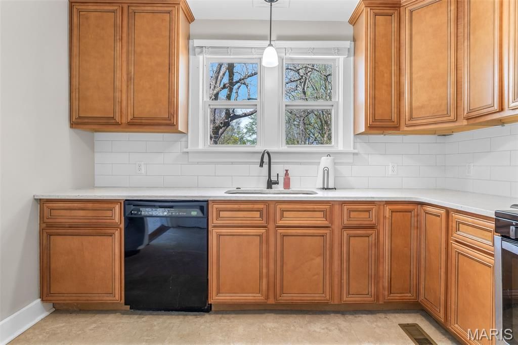 Photo of 501 Taylor Avenue, Farmington, MO 63640 (MLS # 26019256)