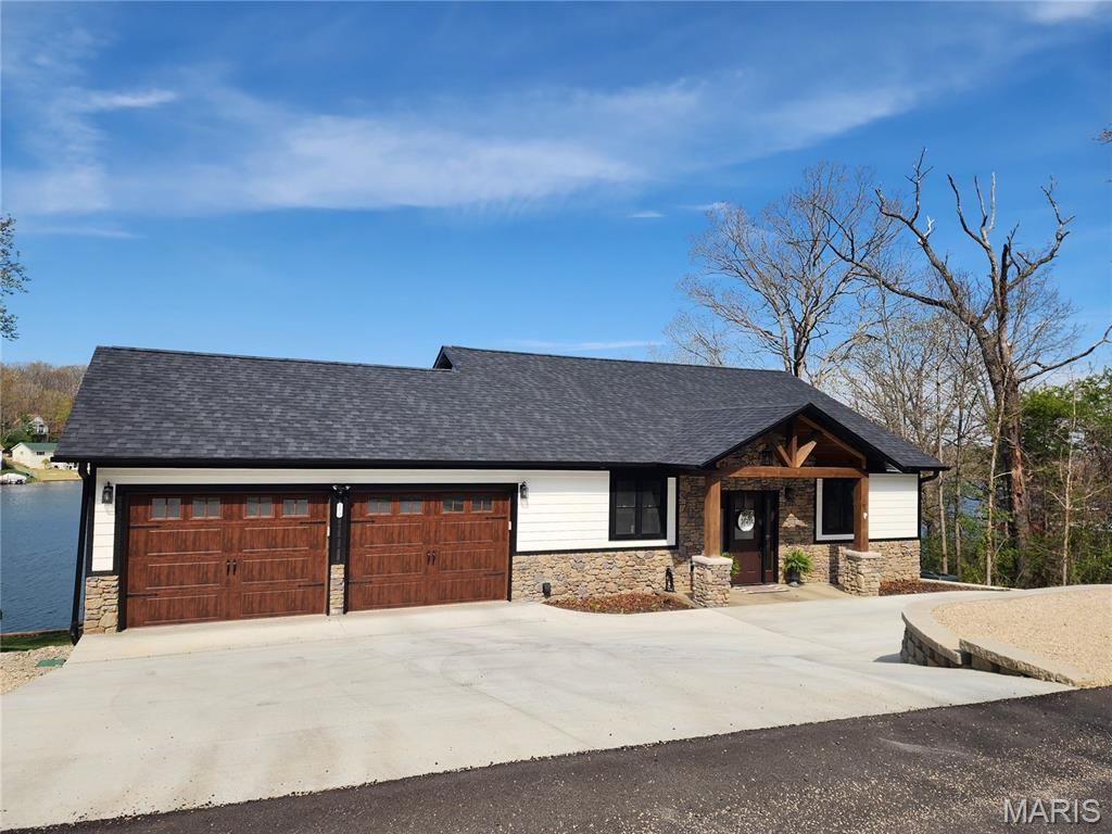 Photo of 213 Rue Marseilles, Bonne Terre, MO 63628 (MLS # 26021003)