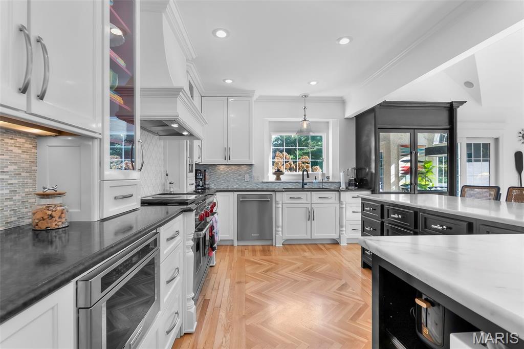 Summit Estate - Residential