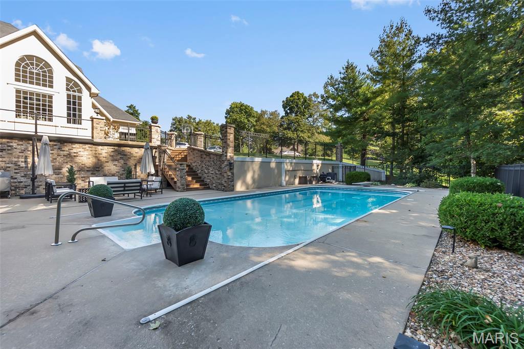 Summit Estate - Residential