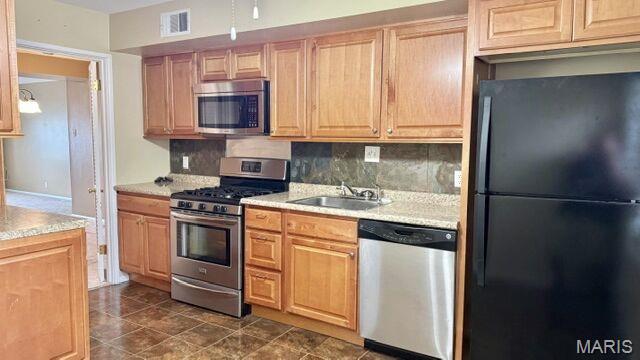 611 Thunderbird Court