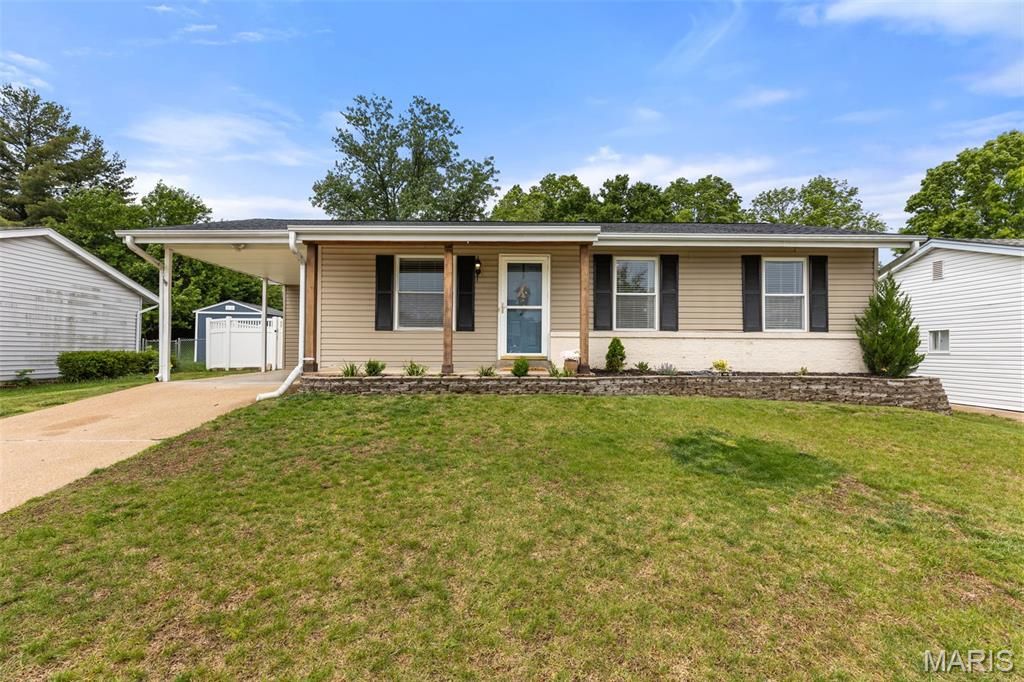 Photo of 669 Green Hedge Drive, Fenton, MO 63026 (MLS # 26011072)
