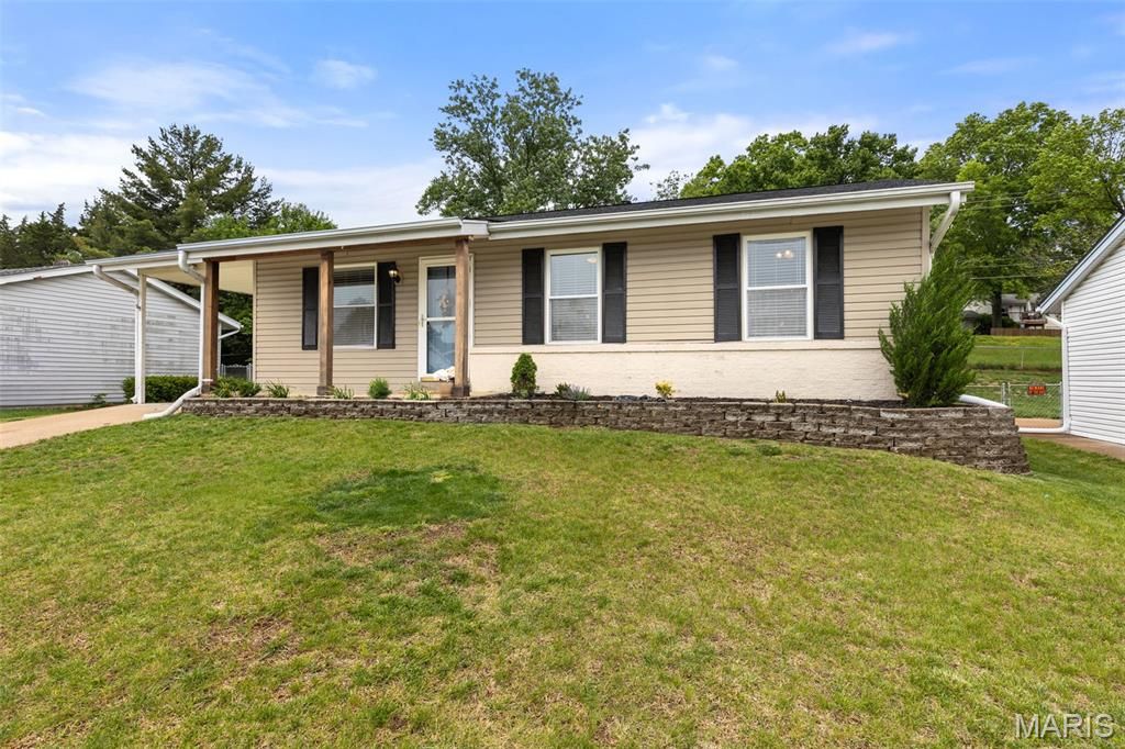 Photo of 669 Green Hedge Drive, Fenton, MO 63026 (MLS # 26011072)