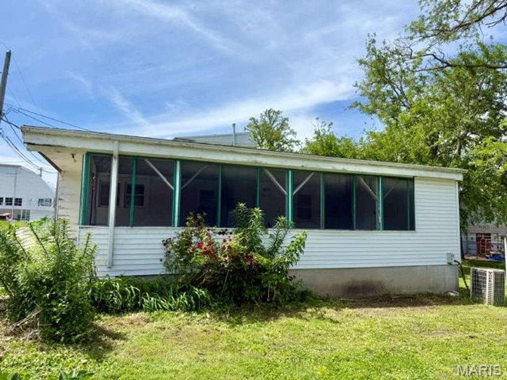 Photo of 311 S Lane Street, Palmyra, MO 63461 (MLS # 26028298)