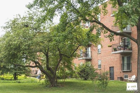 Tiny photo for 55 S Gore Ave #1 H, Webster Groves, MO 63119 (MLS # 26001069)