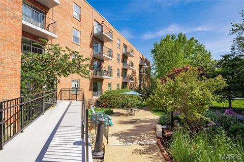 Tiny photo for 55 S Gore Ave #1 H, Webster Groves, MO 63119 (MLS # 26001069)