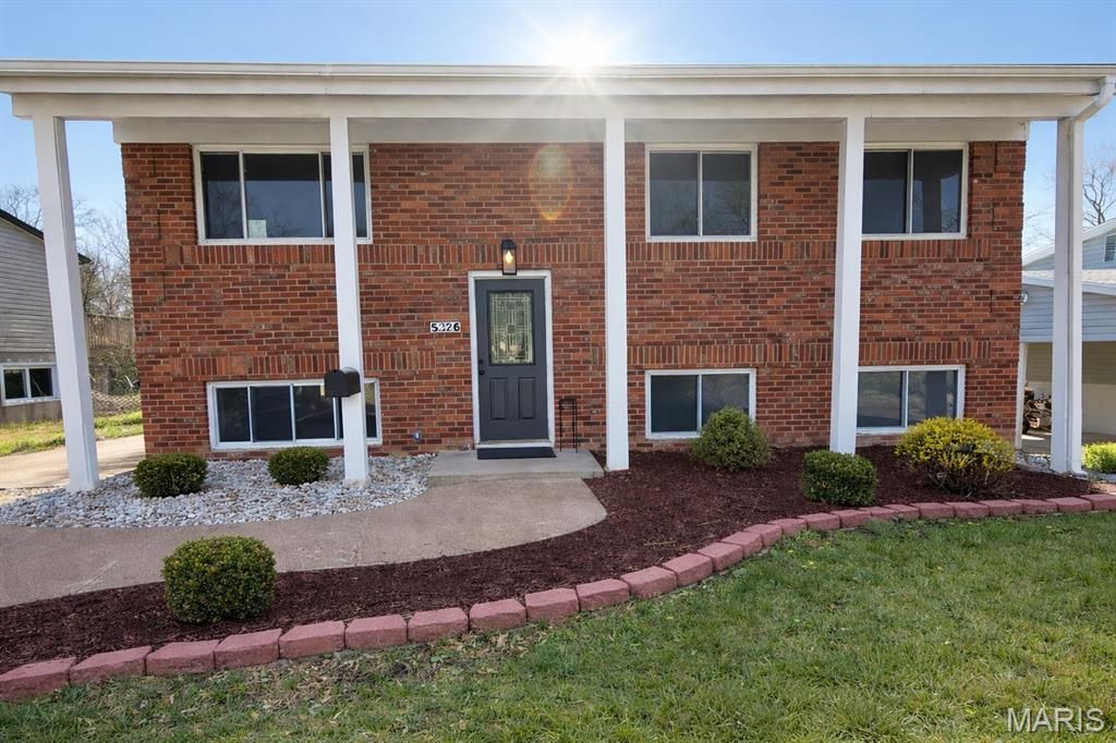 Photo of 5226 Ville Maria Lane, Hazelwood, MO 63042 (MLS # 26021248)