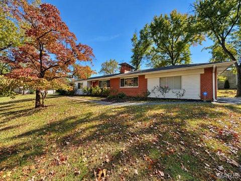 Photo of 10056 Briarwood Drive, St Louis, MO 63124 (MLS # 26068987)