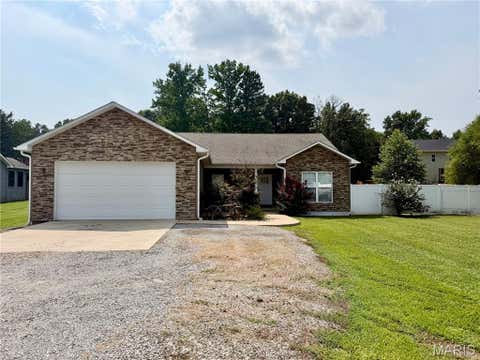 Photo of 215 Crooked Pine Lane, Poplar Bluff, MO 63901 (MLS # 26049233)