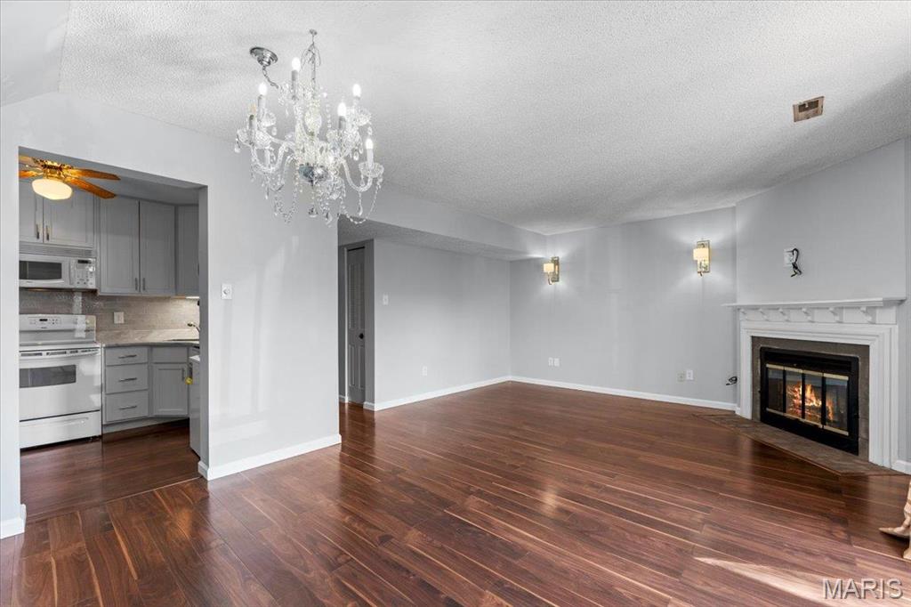 Brentwood Forest Condo - Residential