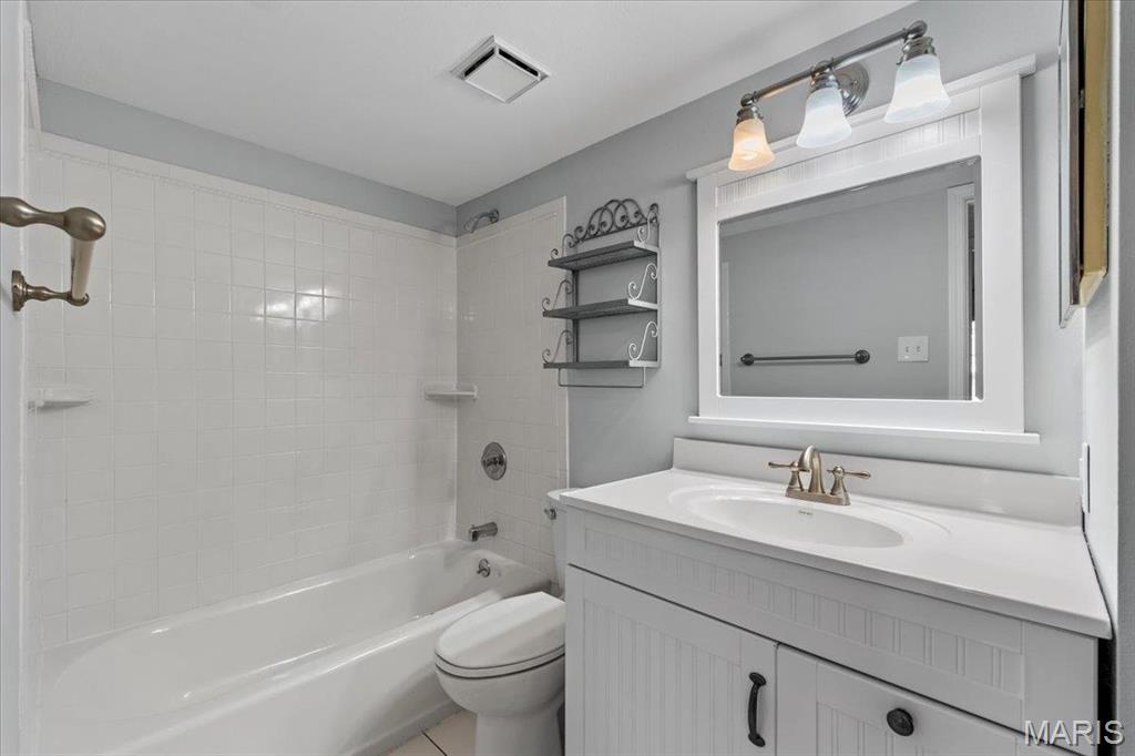 Brentwood Forest Condo - Residential