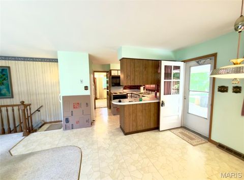 Tiny photo for 9817 Kimker Lane, Sunset Hills, MO 63127 (MLS # 26030621)