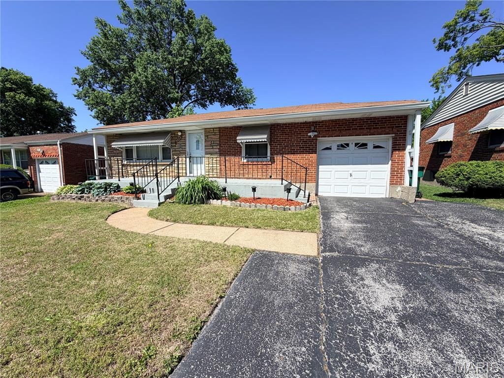 Photo of 9233 Edna Street, Riverview, MO 63137 (MLS # 26028502)