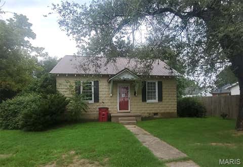Photo of 505 S Prairie Street, Sikeston, MO 63801 (MLS # 26048700)