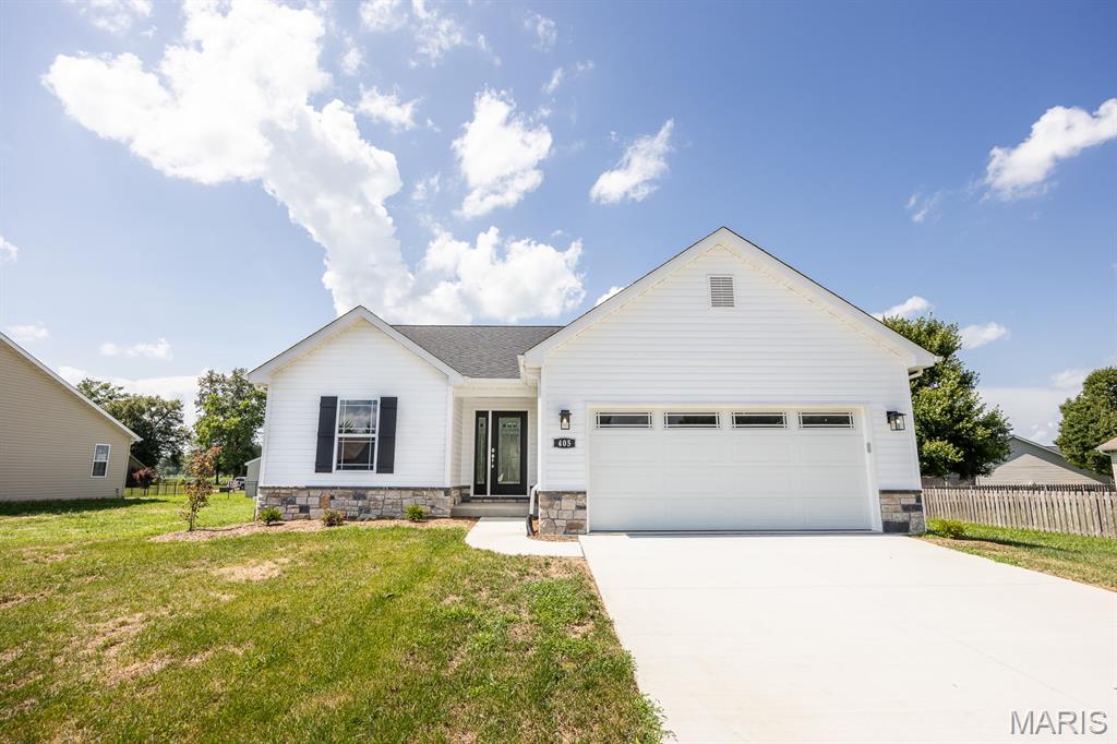 405 Acorn Way