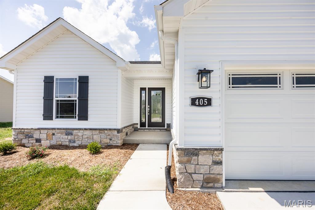 405 Acorn Way