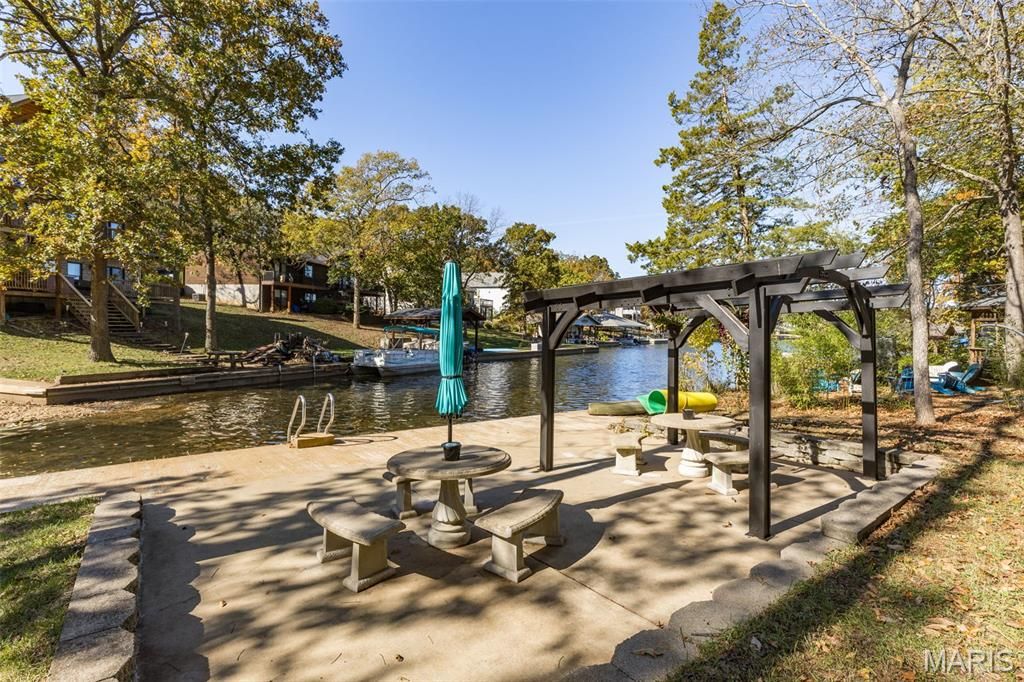 Photo of 9525 E Vista Drive, Hillsboro, MO 63050 (MLS # 25072072)