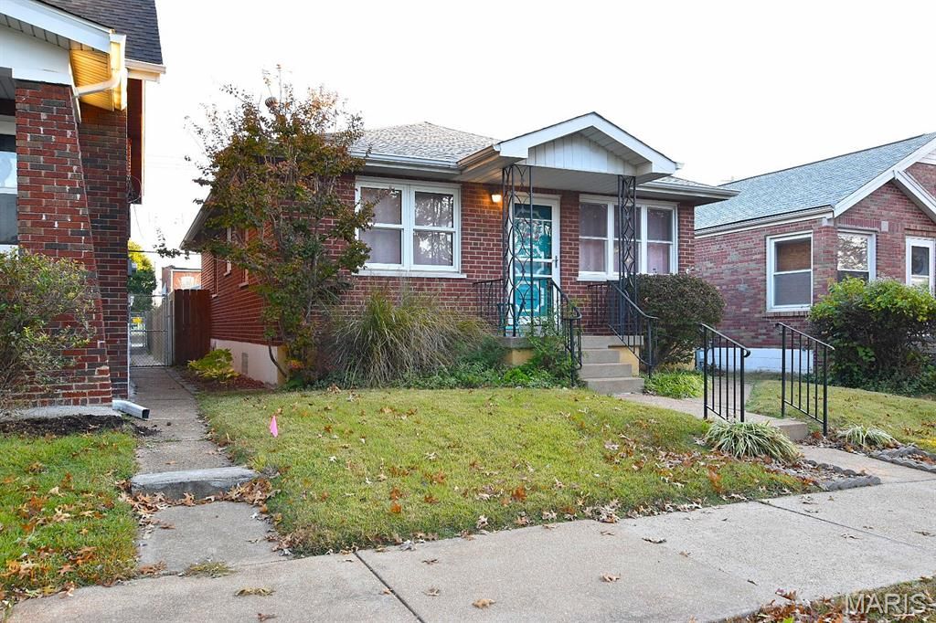 Photo of 3627 Blow Street, St Louis, MO 63116 (MLS # 25072984)