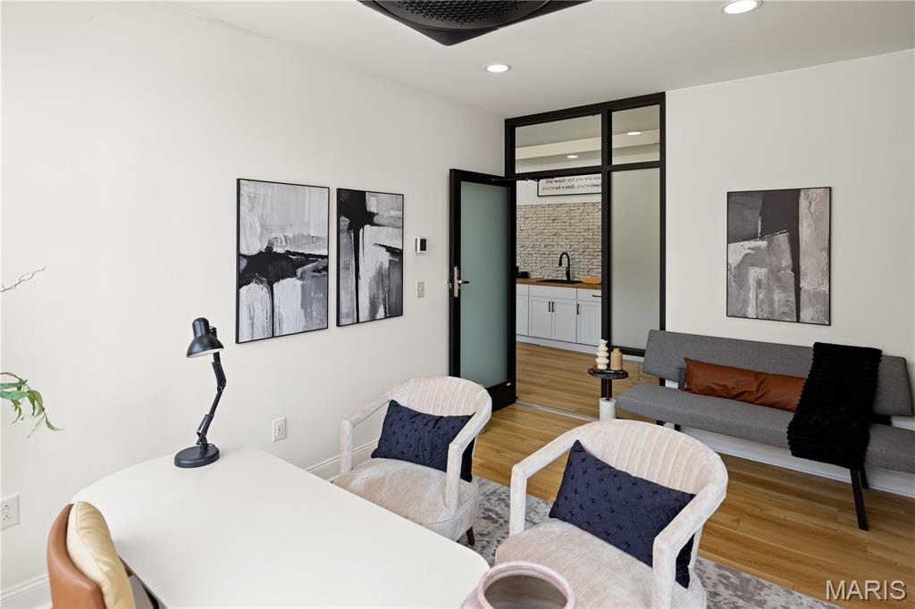 Munsons Sub - Commercial Lease