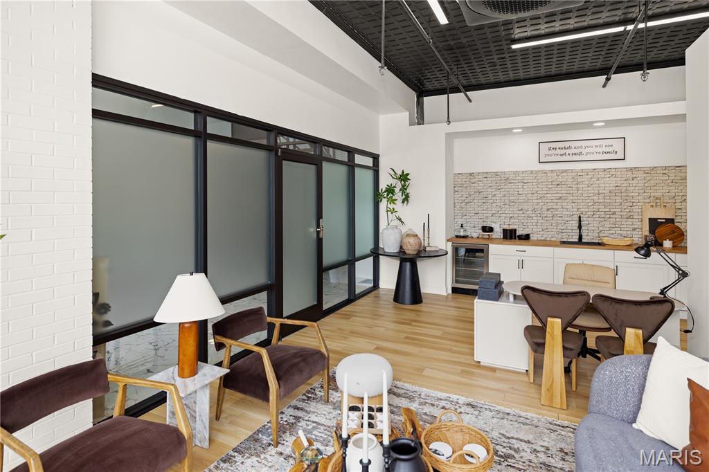 Munsons Sub - Commercial Lease