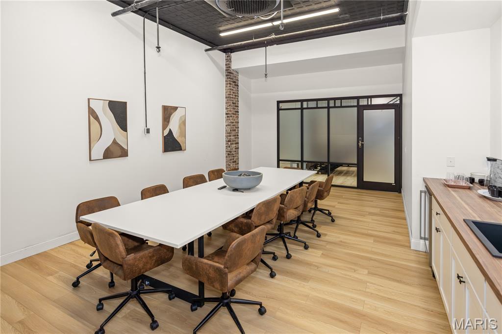 Munsons Sub - Commercial Lease