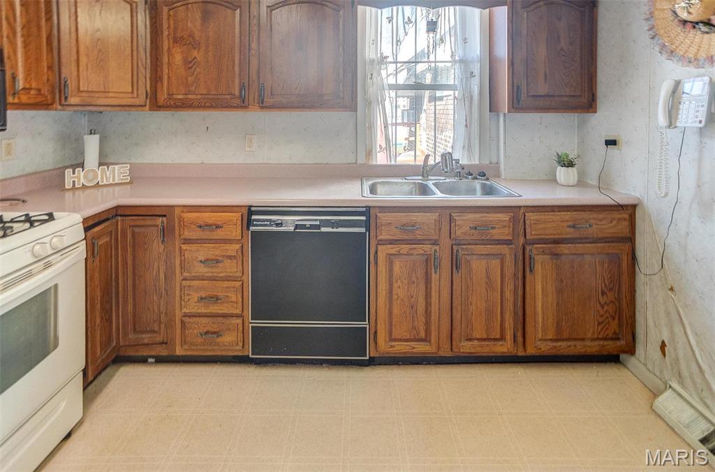 East St Louis, Illinois 62205, United States, 2 Bedrooms Bedrooms, ,1 BathroomBathrooms,Residential,Active,92847