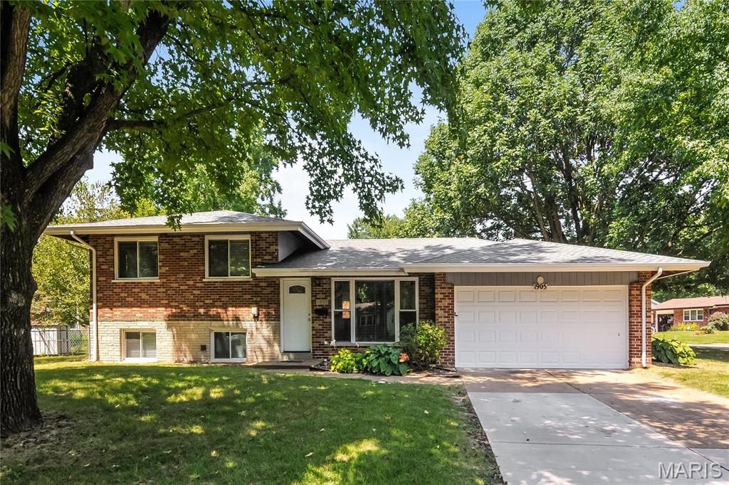 Photo of 1905 Apple Blossom Court, Florissant, MO 63031 (MLS # 25073597)