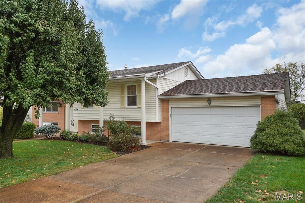 Photo of 4724 Tarlton Drive, St Louis, MO 63128 (MLS # 25072745)