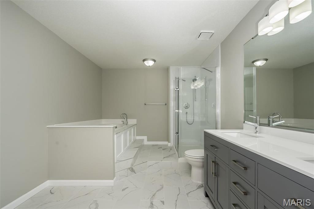 St Charles, Missouri 63303, United States, 1 Bedroom Bedrooms, ,2 BathroomsBathrooms,Residential,Active,122304