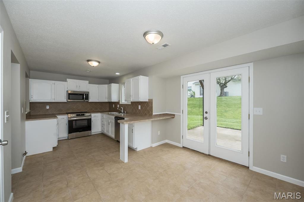 St Charles, Missouri 63303, United States, 1 Bedroom Bedrooms, ,2 BathroomsBathrooms,Residential,Active,122304